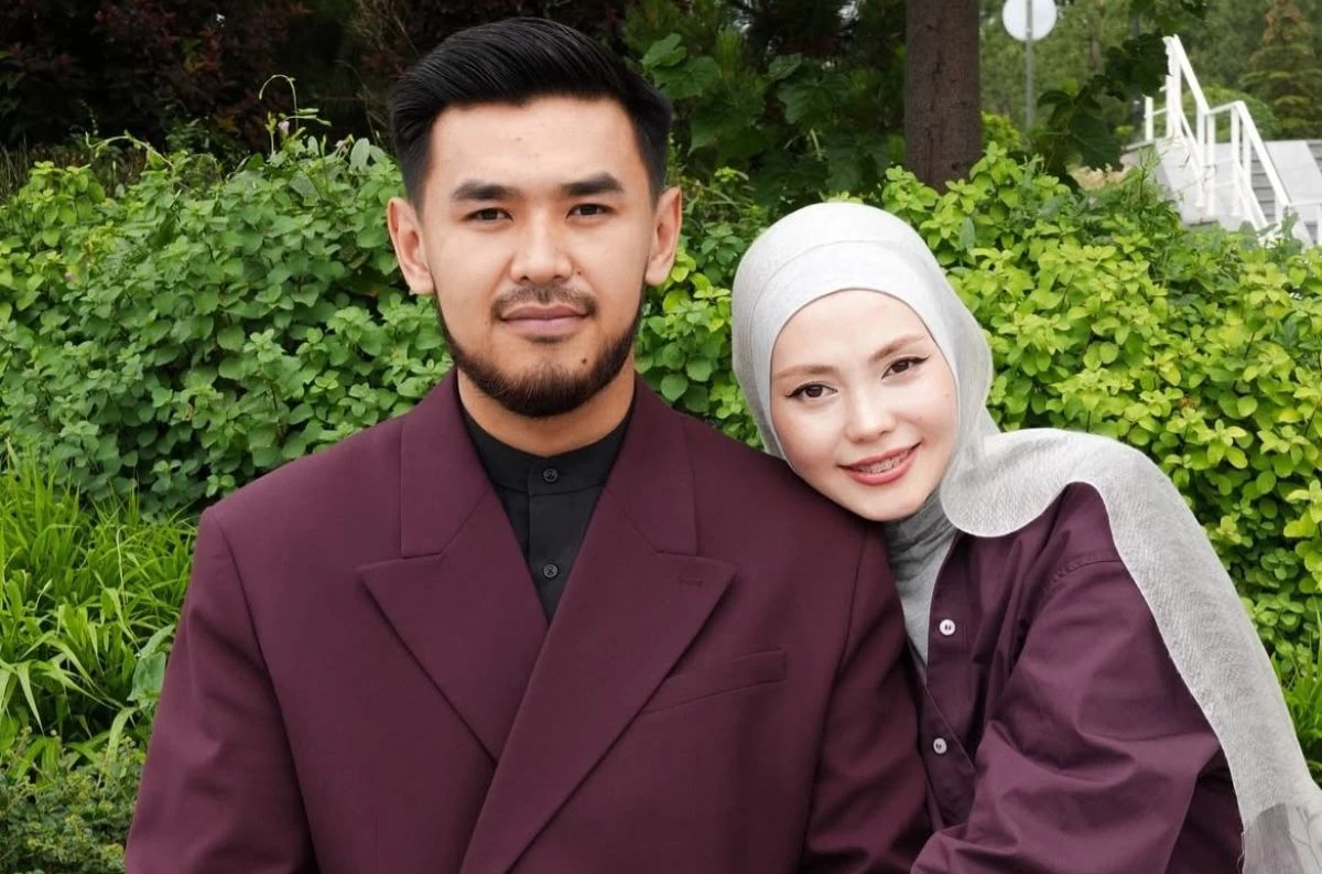 Әйел досын жалап алды